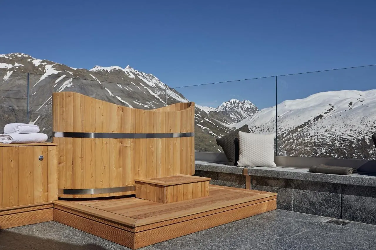 Dimora Degli Dei Hotel Livigno 4*,  Italy